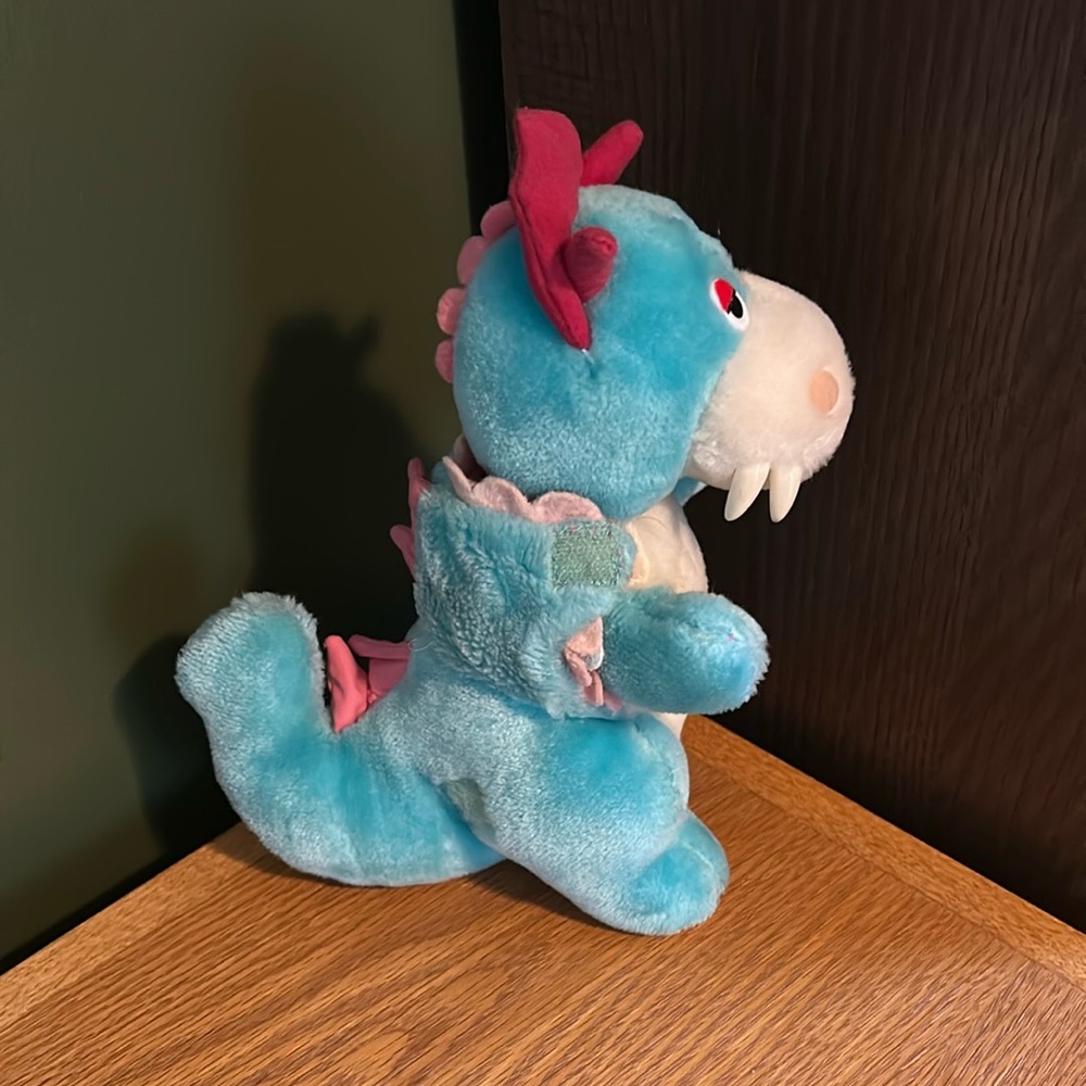 1987 Hasbro Be Mores - “Shaker Junior” Dinosaur Plush